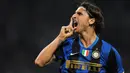 Zlatan Ibrahimovic. Dengan mencetak 25 gol pada musim 2008/2009 striker AC Milan ini menjadi top Skor Liga Italia mengungguli Diego Milito dan Marco Di Vaio dengan 24 gol. Ia juga membawa AC Milan menjuarai Liga Italia pada musim tersebut, mengungguli Juventus dan AC Milan. (AFP/Giuseppe Cacace)