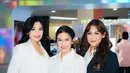 Tumbuh bersama lewat film AADC, Dian Sastrowardoyo, Sissy Prescillia, dan Titi Kamal makin kompak [@titi_kamall]