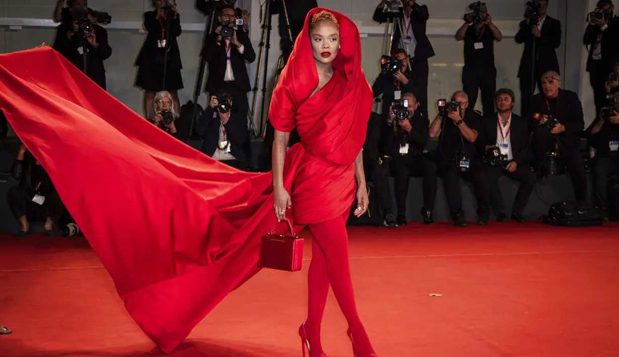 Tessa Thompson dalam Venice Film Festival 2022. (Foto: Vianney Le Caer/Invision/AP)