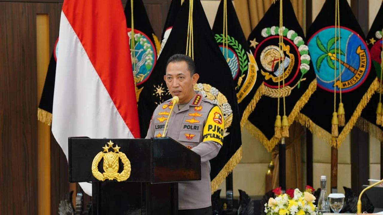 Kapolri Ajak Anak Buah Mengheningkan Cipta, Doakan Korban Bencana Sumatra & 900 Lebih Personel yang Gugur