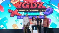 Menkomdigi Meutya Hafid menekan tuas sebagai simbol peluncuran Indonesia Game Rating System (IGRS) dalam acara Indonesia Game Developer Exchange (IGDX) Conference 2025 di The Stones Hotel, Bali, Sabtu (11/10/2025). Foto: Komdigi