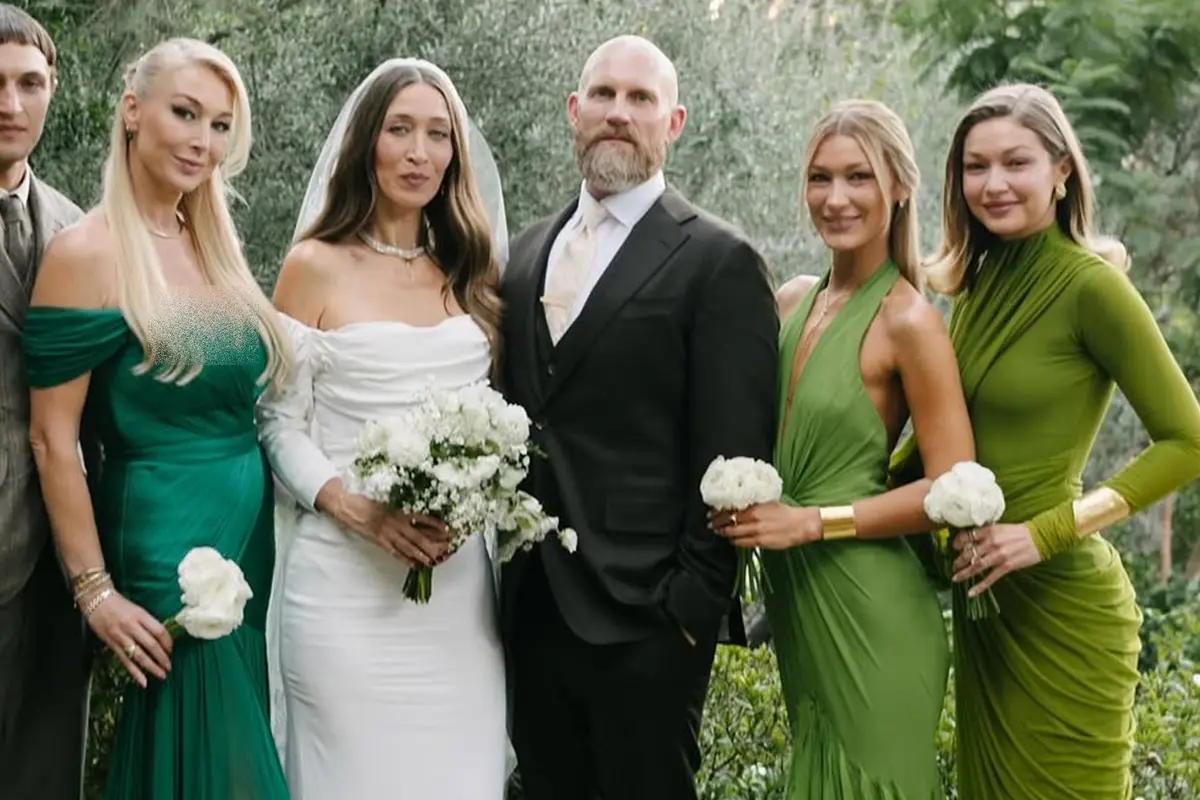 6 Gaya Bella dan Gigi Hadid di Pernikahan Sang Kakak, Kompak Bergaun Hijau