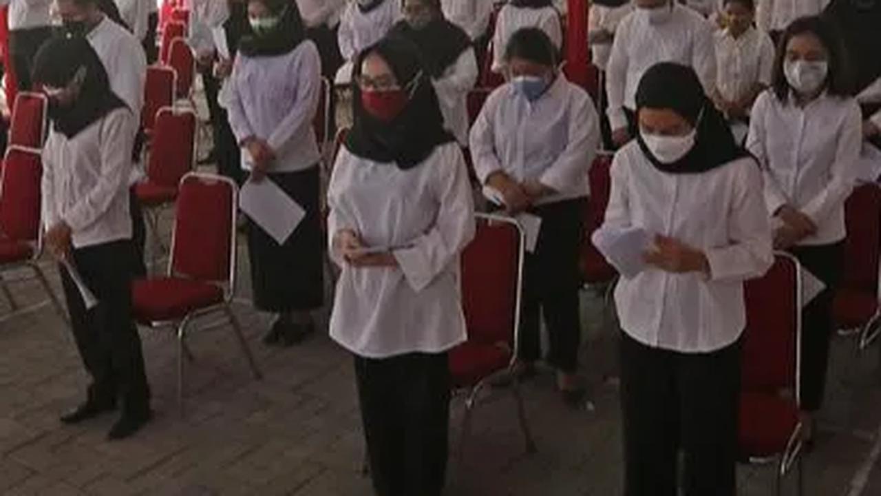 "Bahkan bisa kita bikin sebelum duduk di kepala dinas, harus magang di BUMN minimal dua bulan,” kata Anas.