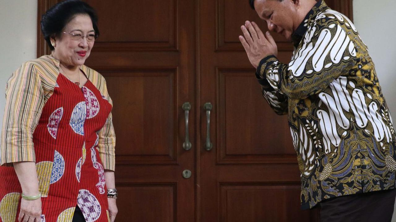 Gerindra dan PDIP terus berkomunikasi terkait rencana pertemuan Prabowo dan Megawati. Habiburokhman menuturkan, Prabowo akan senang bila diberikan waktu.