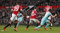 Proses terjadinya gol yang dicetak gelandang West Ham, Dimitri Payet ke gawang Manchester United. Gol indah Payet melalui tendangan bebas itu terjadi pada menit ke-68. (Reuters/Andrew Yates)