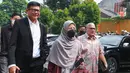 "Itu semua fitnah semua tidak benar, Desta Masyaallah dia orang yang baik, masyaAllah beliau baik banget sama keluarganya," kata Natasha Rizky sambil menangis di Pengadilan Agama. [Foto: Muhammad Akrom Sukarya/KapanLagi.com]