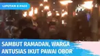 Ratusan warga antusias dan semangat ikuti pawai obor dengan berjalan kaki di Lubang Buaya, Cipayung. Peserta membawa obor sambil melantunkan ayat suci Al-Quran dengan iringan musik hadroh.