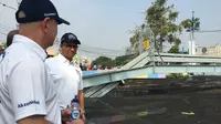 Gubernur DKI Jakarta Anies Baswedan di Kali Sentiong, Sabtu (21/7/2018). (Liputan6.com/Devira Prastiwi)