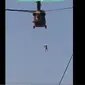 Video viral Taliban menerbangkan Black Hawk milik AS. Dok: Twitter