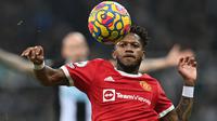 Fred. Gelandang Brasil berusia 29 tahun yang kini menjalani musim ke-5 bersama Manchester United ini didatangkan pada awal musim 2018/2019 dari Shakhtar Donetsk. Ia dilepas klub Ukraina tersebut dengan nilai transfer 59 juta euro atau kini setara Rp870 miliar dan masih terikat kontrak dengan MU hingga Juni 2023. Bersama Setan Merah hingga kini ia telah tampil dalam 160 laga di semua ajang dengan torehan 8 gol dan 13 assist. (AFP/Paul Ellis)