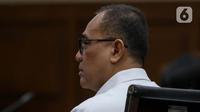 Selain itu, Rafael Alun juga dituntut membayar denda Rp1 miliar atau subsider enam bulan penjara. (Liputan6.com/Herman Zakharia)