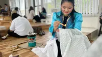 Menghidupkan Motif Dayak di Kain Batik Kutai Barat