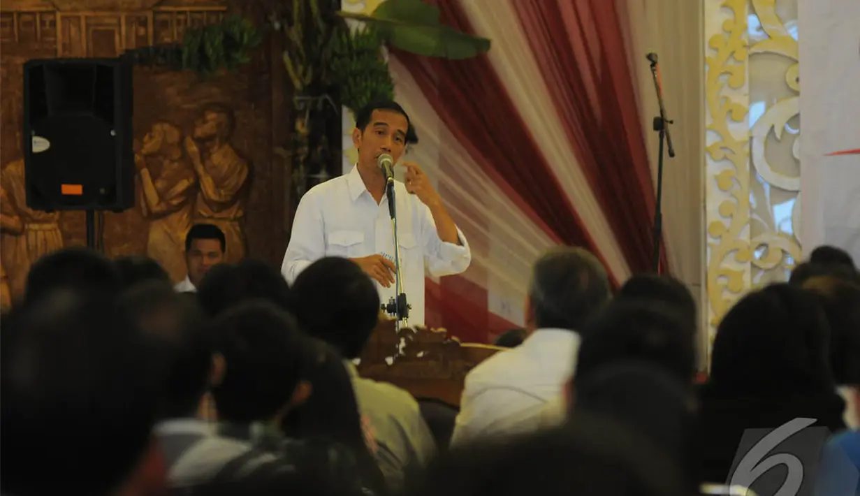 Setelah mengunjungi pasar, Jokowi mengisi kuliah umum di Universitas Negeri Manado,  Sabtu (9/4/2014) (Liputan6.com/Herman Zakharia).