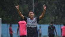 Pemain senior Arema, Dendi Santoso, akui situasi tim&nbsp;Singo Edan lebih kompak saat Ramadan. (Bola.com/Iwan Setiawan)