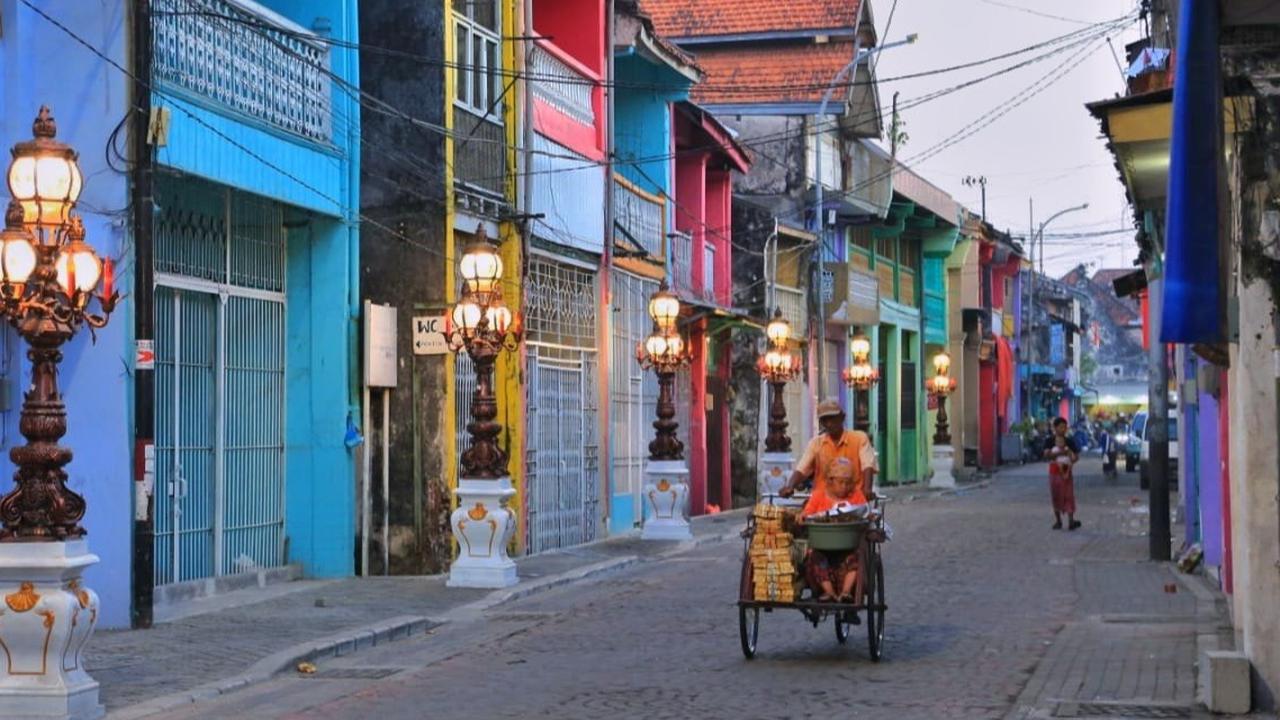 Lampu Dekorasi dan Kabel Bawah Tanah di Kota Lama Surabaya Hilang Dicuri