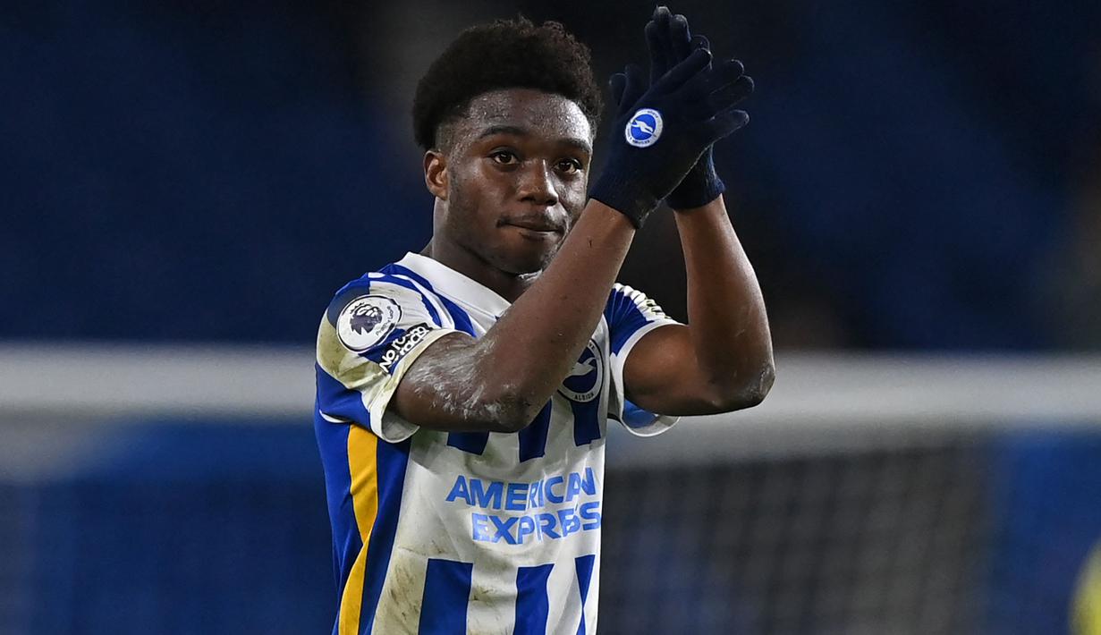 Tariq Lamptey pernah digadang-gadang sebagai masa depan Chelsea usai membantu The Blues comback 2-1 atas Arsenal pada penampilan perdanannya di musim 2019/2020. Saat ini, ia telah berseragam Brighton dan sudah dipercaya tampil sebanyak 35 laga dengan mencetak 1 gol dan 5 assist. (AFP/Glyn Kirk)