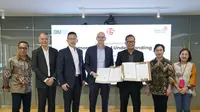 Momen Memorandum of Understanding (MoU) yang ditandatangani oleh Direktur Strategic Portfolio Telkom, Budi Setyawan Wijaya, dan Senior Vice President APCJ, Adam Judd, di Jakarta, Senin (29/4).