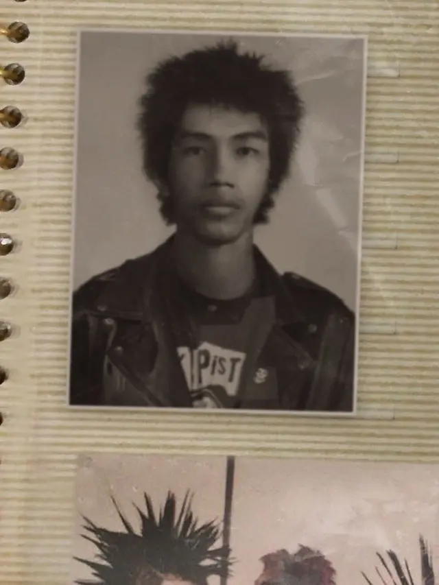 Bergaya ala Punk, Sosok Mirip Jokowi Ini Jadi Viral
