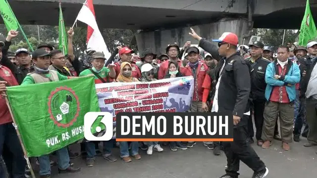 Ribuan buruh turun ke jalan Gatot Subroto menuju gedung DPR RI. Mereka gelar unjuk rasa dengan membawa sejumlah tuntutan.