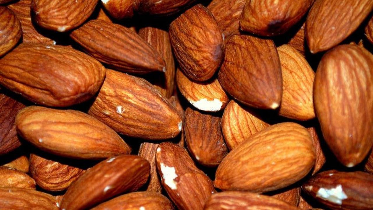 Risiko Konsumsi Kacang Almond
