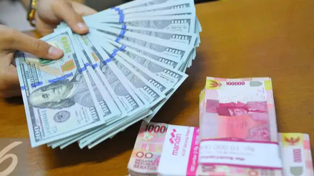 Rupiah Diprediksi Bakal Ambruk Imbas Kebijakan Trump, Sentuh Rp17.000 per USD?