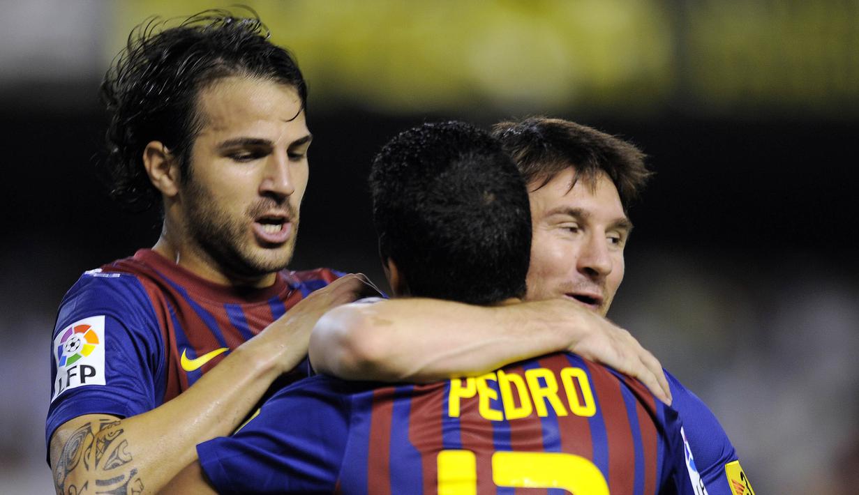 6. Ada 13 pemain yang pernah bermain untuk kedua kesebelasan, di antaranya Pedro dan Cesc Fabregas. (AFP/Lluis Gene)