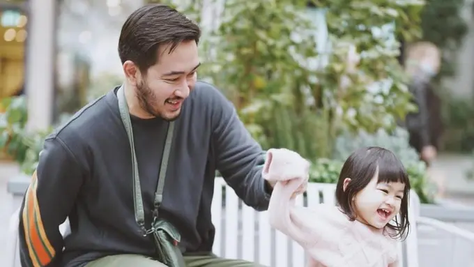 Potret Jeje Govinda dengan Zunaira Anak Perempuannya