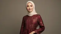 6 Model Gamis Brokat Burgundy 2025, Elegan dan Menawan untuk Lamaran