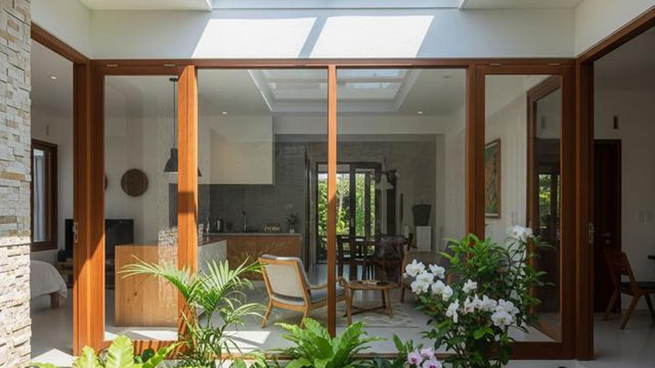 7 Model Rumah Kecil Tapi Luas dengan Taman Dalam Rumah, Asri dan Modern