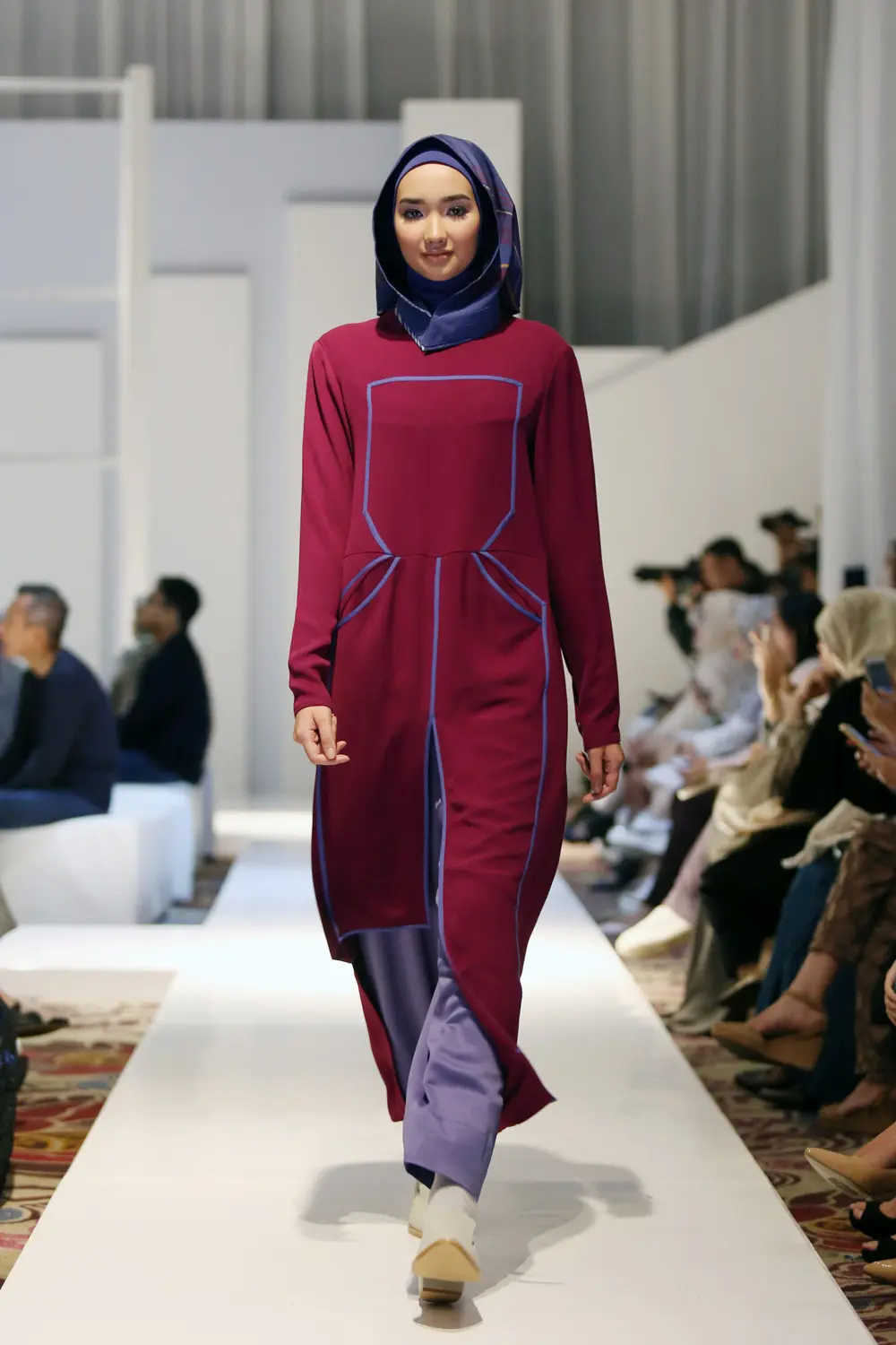 Berikut koleksi bertajuk Hello dari L.Tru yang mengusung busana stylish dan ceria untuk momen spesial dan aktivitas sehar-hari.