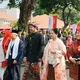 Di upacara 17 Agustus 2026, Iriana Jokowi tampil serba merah putih dengan Chanel Mini Flap ber-manik. (@jokowi)