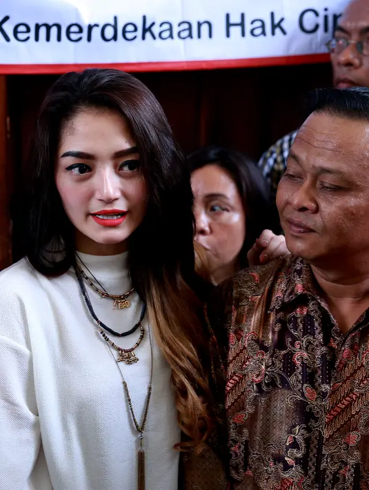 Sibad yang kali ini dipanggil sebagai saksi dari pihak Nagaswara mengatakan jika dirinya tak puas dengan sidang kali ini karena blum adanya keputusan. (Wimbarsana Kewas/Bintang.com)