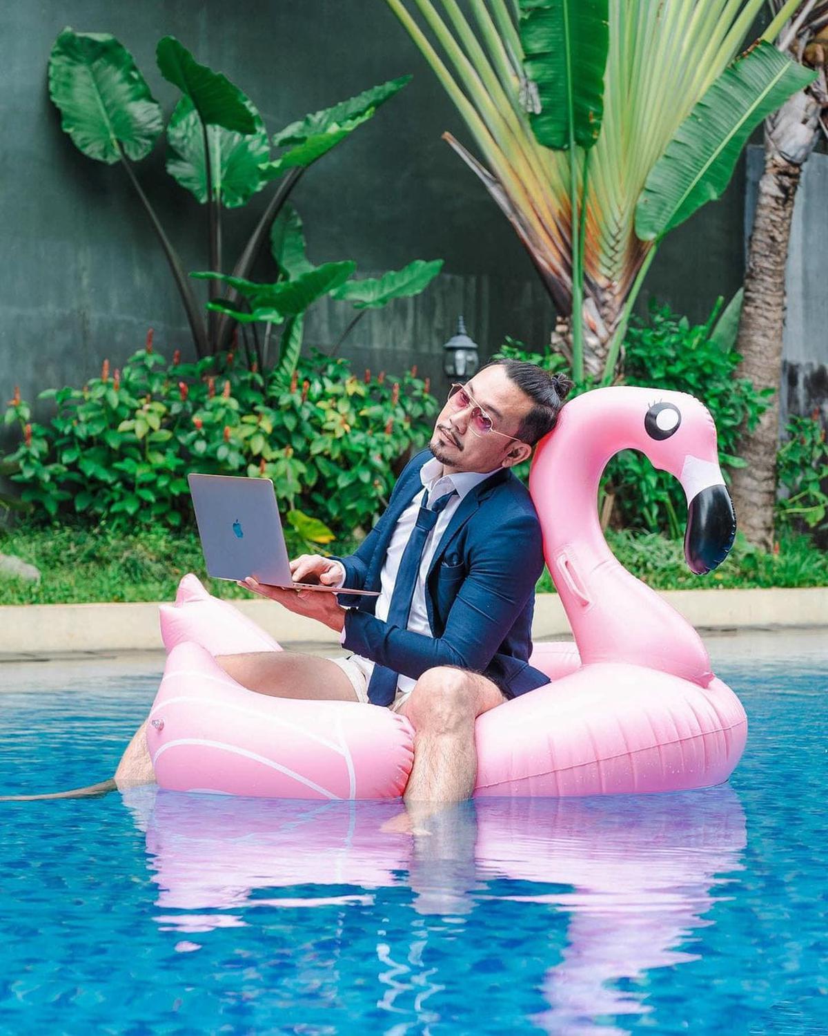 Profil Denny Sumargo: Karier, Cinta, dan Perjalanan Membangun Bisnis