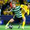 Gelandang Sporting Lisbon, Morten Hjulmand mencoba menjaga bola dari kejaran gelandang Bodo/Glimt (Fredrik Varfjell/NTB Scanpix via AP)