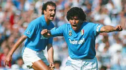 Dirinya sempat menjalani persidangan akibat diduga tidak membayarkan pajak sebesar 40 juta euro dari kontrak sponsor dan merchandise, namun pengadilan memutuskan bahwa Maradona tidak bersalah. (www.zimbio.com)
