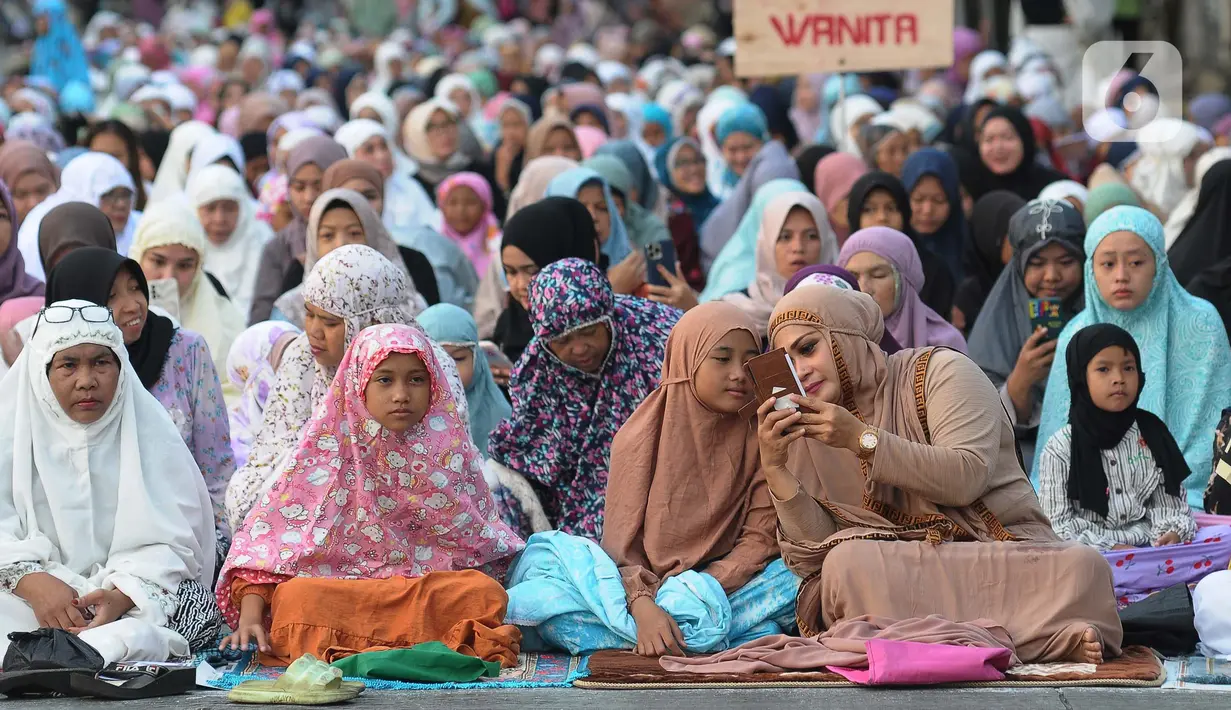 Kawasan Jalan Raya Jatinegara ini rutin digunakan untuk sholat Id setiap tahunnya. (merdeka.com/Imam Buhori)