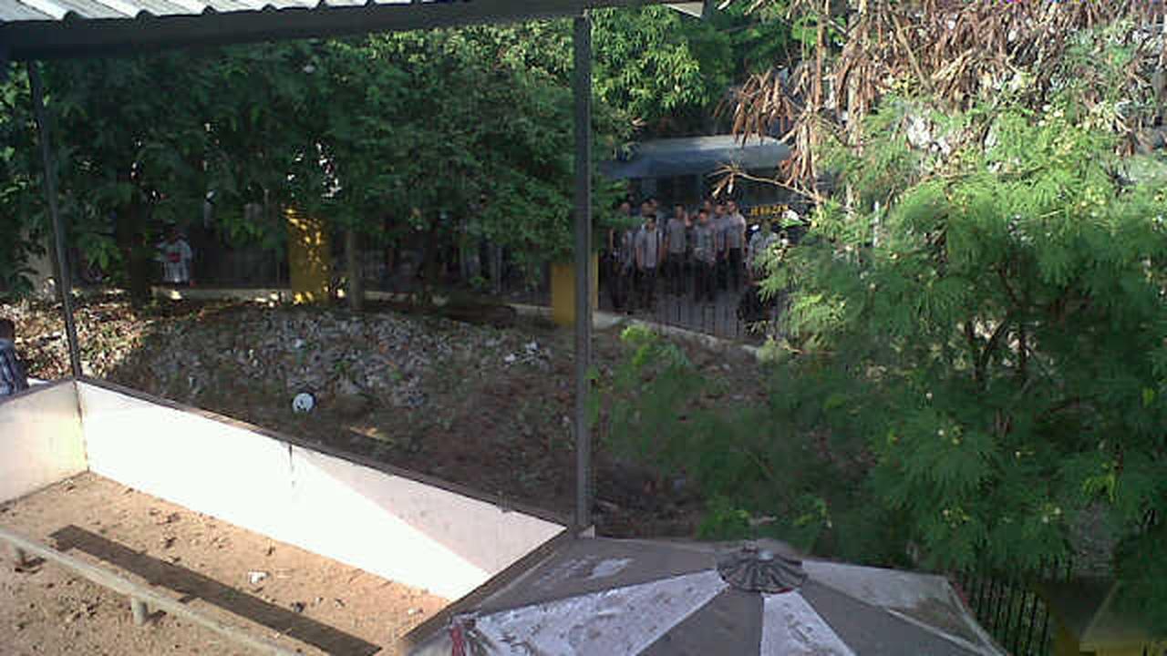 Barang Bukti Petasan Meledak di Kantor Polrestabes Semarang