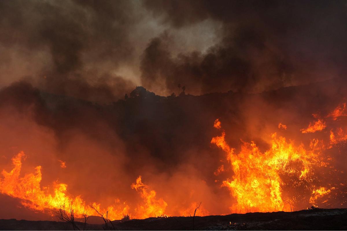 FOTO: Kebakaran Hutan Mengerikan di Utara Los Angeles,  Ribuan Warga Dievakuasi