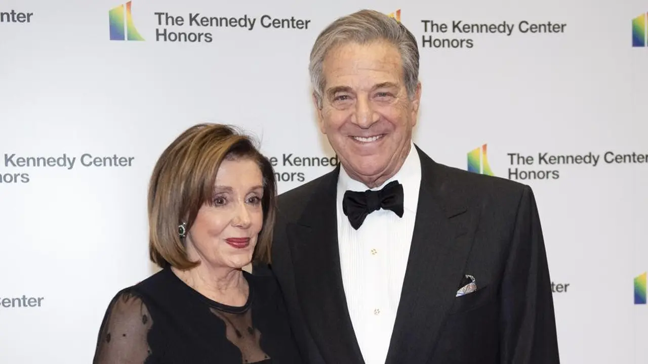 Paul Pelosi (kanan), suami ketua DPR AS Nancy Pelosi. (AP)