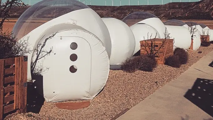 Hotel Gelembung, Pengalaman Tidur di Tengah Gurun Spanyol