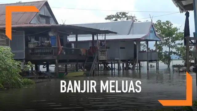 Banjir melanda Kabupaten Sidrap, Sulawesi Selatan meluas. Total ada 5 kecamatan yang terendam banjir setelah air meluap dari danau Sidenreng.