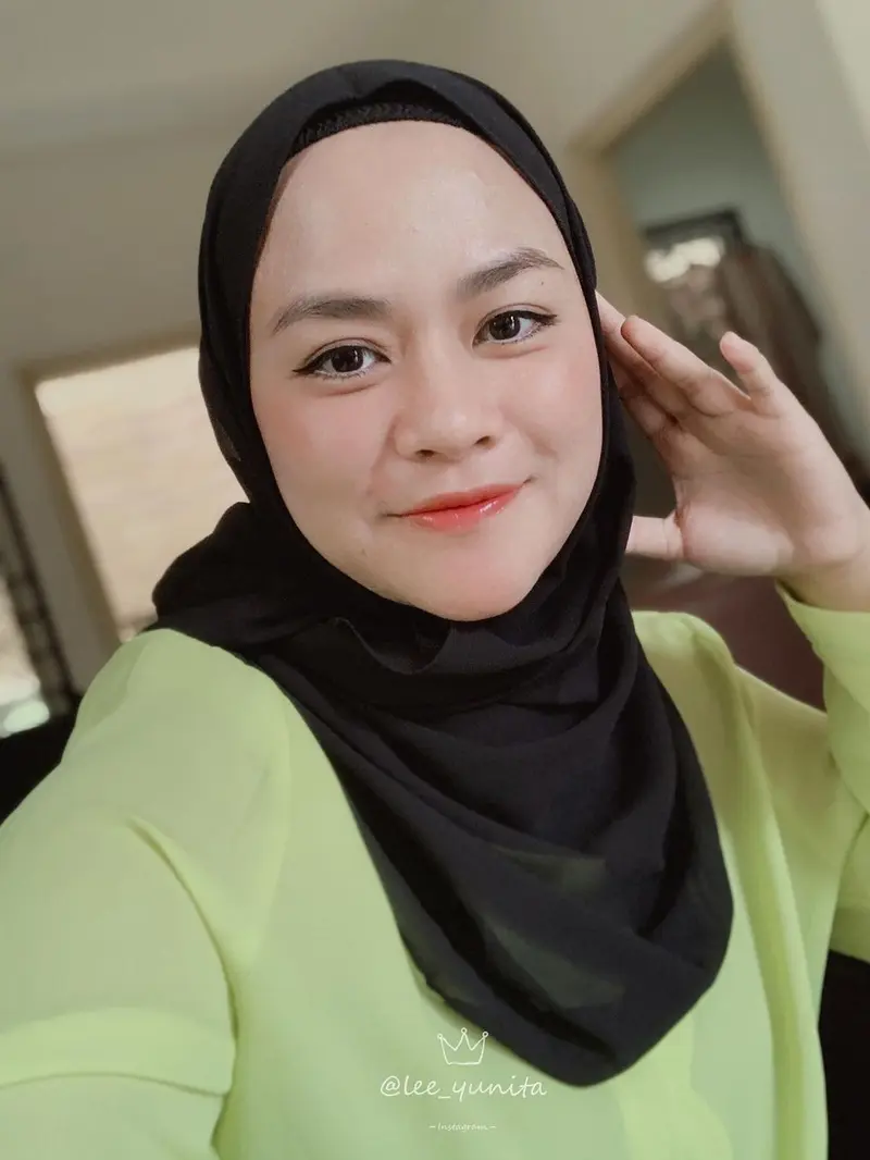 Yunita Lestari, mantan istri Daus Mini, kini berhijab (https://www.instagram.com/p/CLi1_XMDuYX/)