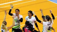 Tim putri Jakarta Pertamina Energi merayakan kemenangan atas Jakarta BNI Taplus pada seri kedua putaran pertama kompetisi bola voli Proliga 2018 di GOR Temenggung Abdul Djamal, Batam, Sabtu (27/1/2018). (Humas PBVSI)