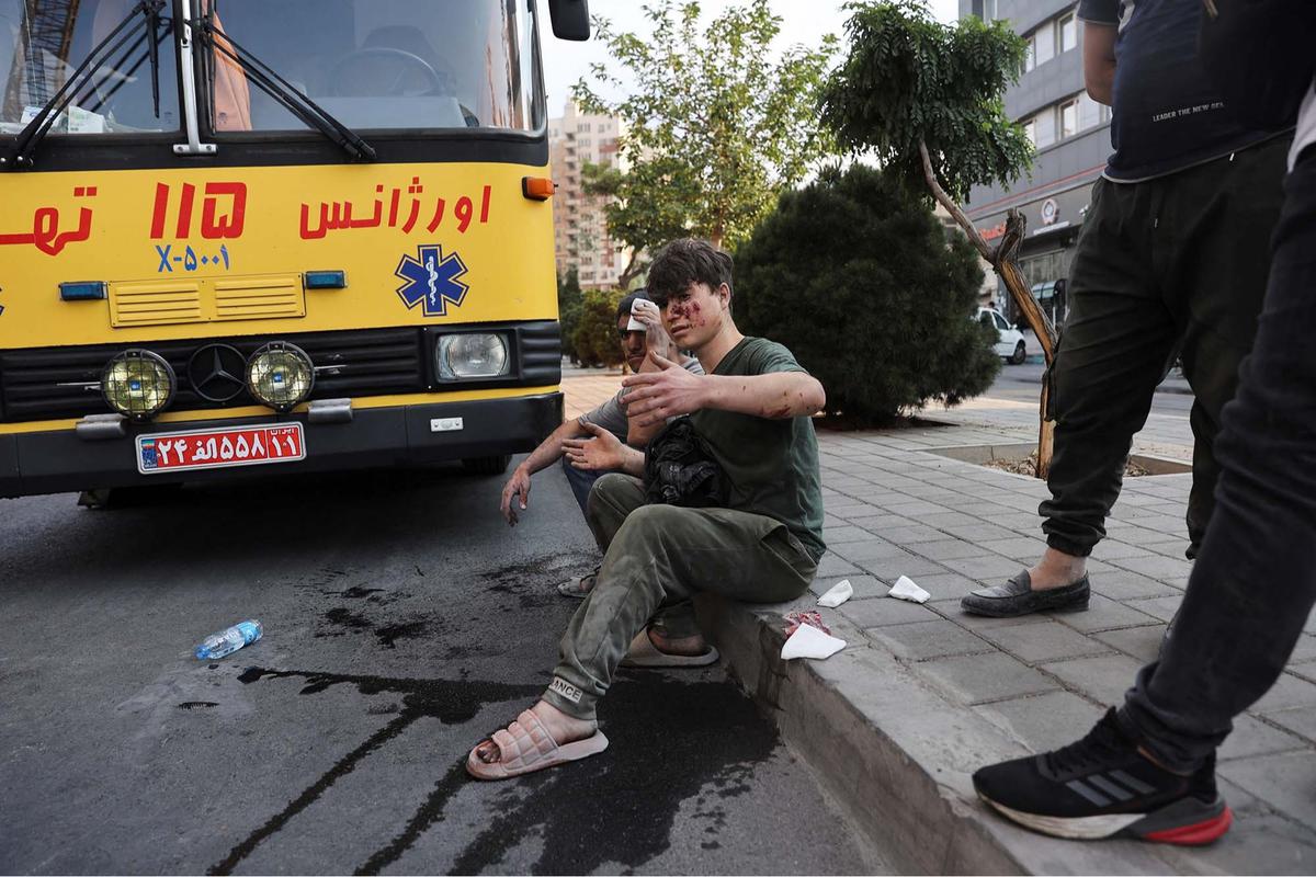 FOTO: Kerusakan Bangunan Paska Serangan Israel di Teheran