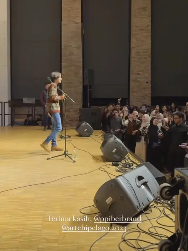 Fiersa Besari manggung di Berlin, Jerman