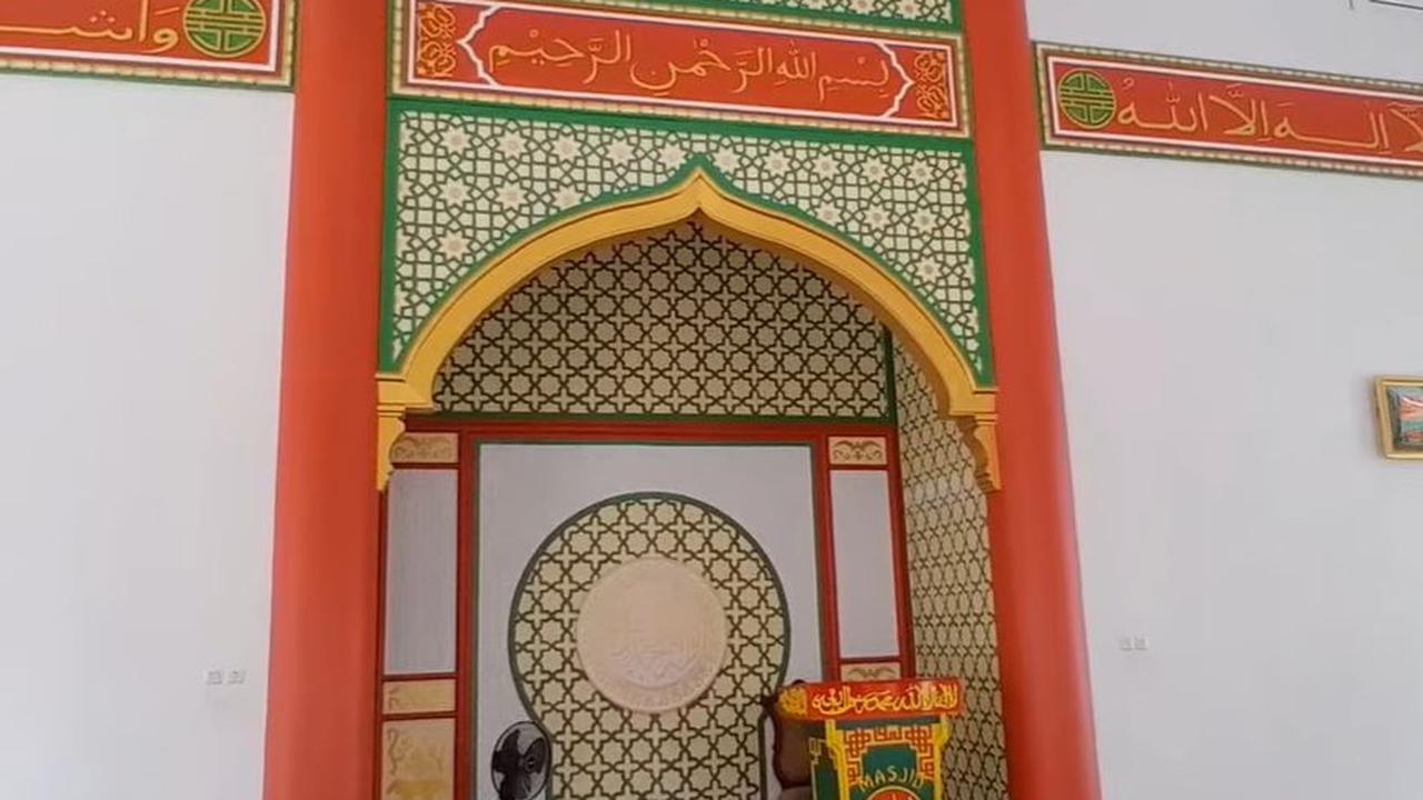 Masjid ini baru diresmikan pada bulan Mei 2023 lalu. Pendanaannya disebut berasal dari Hj Nuraeni<br>yang merupakan warga asli Kampung Empang. Konon, nama Nanik Mursini merupakan sahabat dari<br>sang pendiri.