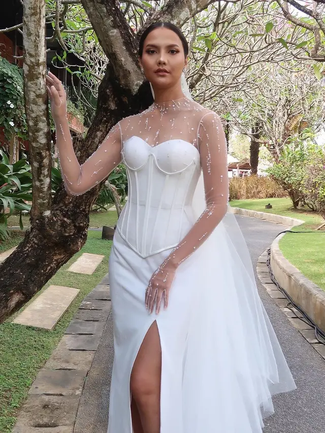 Valerie Twins menikah dengan Shanon Justin