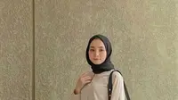 6 Pilihan OOTD Sweater dan Rok, Gaya Simpel Hijabers 2025 yang Tetap Eyes Catching