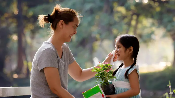 Mengharukan! Simak 4 Kisah Perempuan Tangguh yang Rela Berjuang untuk Keluarga