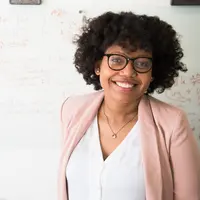 Pendidikan menjadi sangat penting bagi laki-laki maupun perempuan. (Foto: Unsplash/Christina Wocintec)